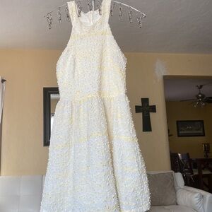 Beautiful dress 👗 size S, puffy , the material is very unique